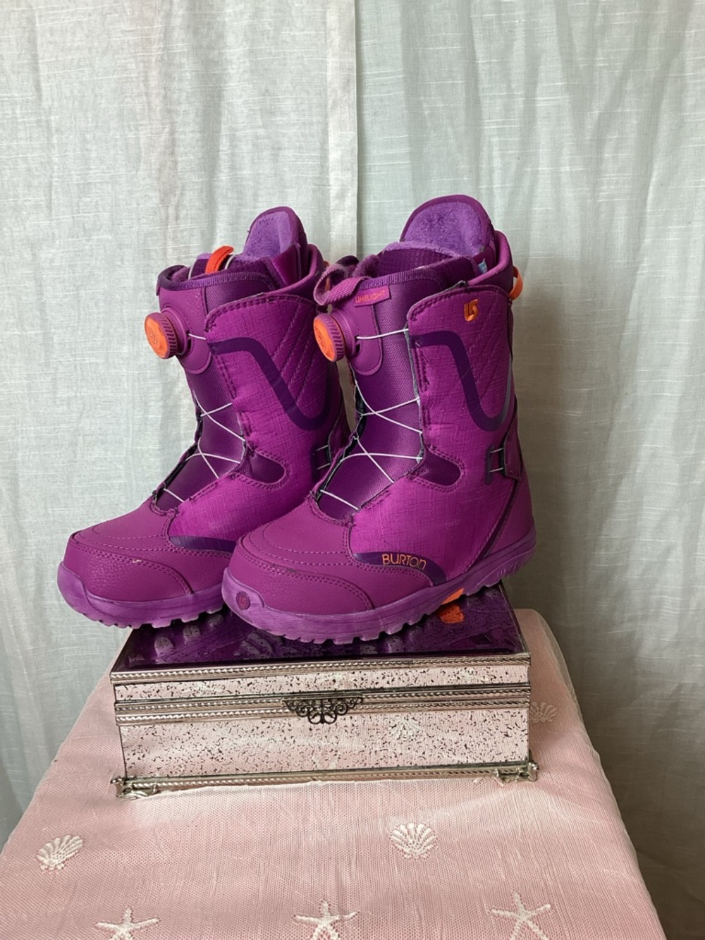 Burton Women’s Purple Limelight BOA Snowboard boots; Size: 8